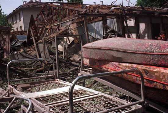 Picture: Destroyed wing of the maternity hospital in Belgrade